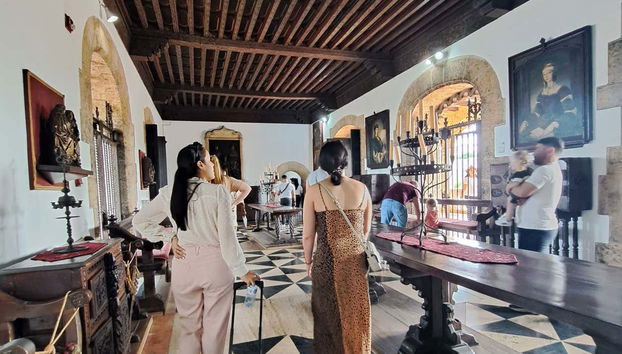 En el interior del Alcázar de Colón