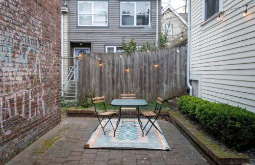 Adorable Cozy House with Parking and Loft! - Foto 54