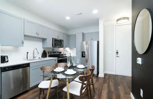 Chic 1BR w Gym & Parking Near Rvrwalk & Dome - Foto 69