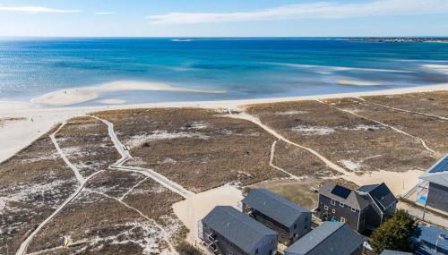 Stunning Bay Views | Beach Access - Deck - Parking - Photo 2