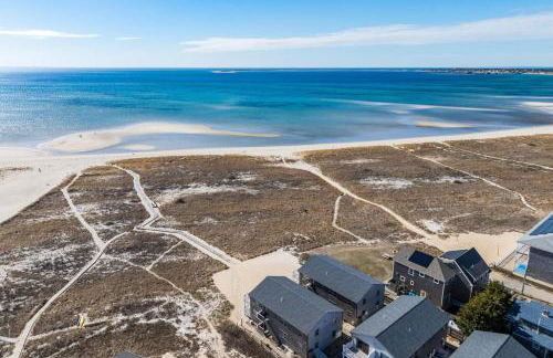 Stunning Bay Views | Beach Access - Deck - Parking - Photo 2