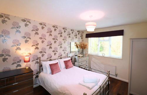 Binfield - Spacious Luxurious Four Bedroom House - Photo 11