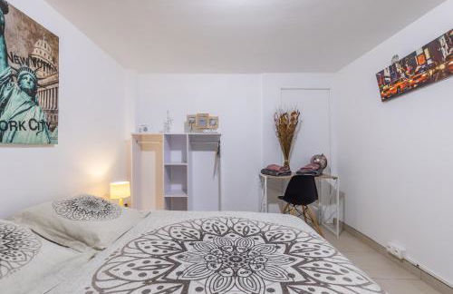 LB Vacation Rentals I Quiet Large 3-Bedroom Apartment with Terrace, Garden & Incredible Mountain View - Foto 25