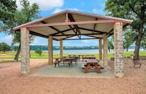 Luxury Lakeview Home w/ Pool & Beach Access! - Not Active - Foto 33