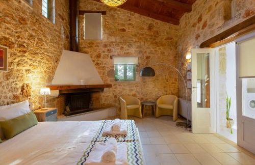 Nature Retreat Green Oasis Villa with Private Pool & Rooftop Hot Tub - Foto 27