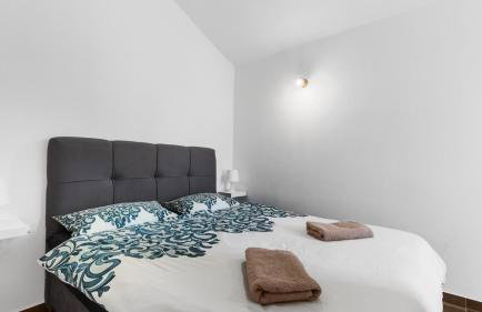 Apartment Anja with Balcony - Photo 7