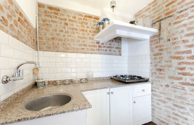 Iconic Stone House 2 - Photo 10