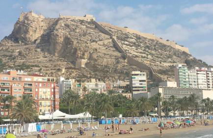 Piso Grande Amplio para grandes grupos 4 Dormitorios 2 baños,Asc 4AC y WIFI - Photo 73