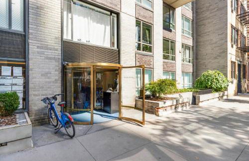 Blueground Yorkville pool nr Carl Schurz Park NYC-2094 - Foto 19