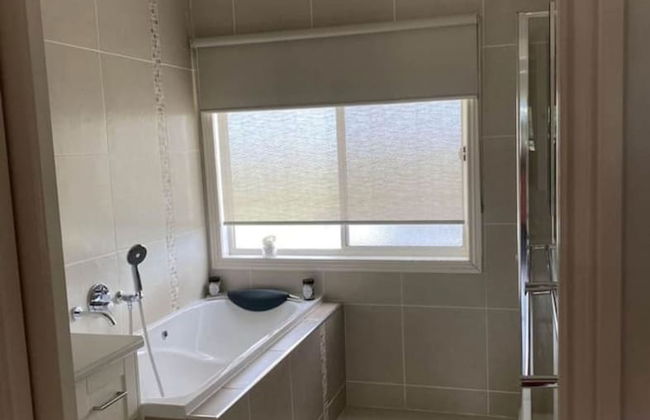 Killy Dora Beachside Escape Pet Wheelchair Friendly A Modern Coastal Retreat With Accessibility in Mind - Foto 6