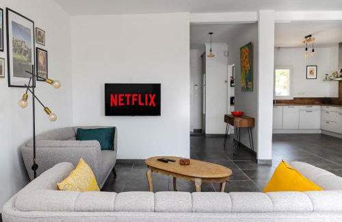 L'Escapade Jaune - Jacuzzi, Wi-Fi, tout équipée - Foto 7