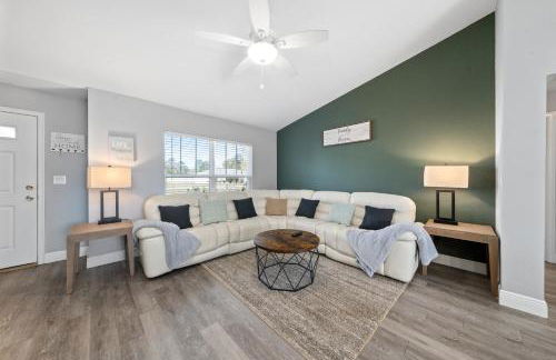 COZY home with fenced patio - Foto 48