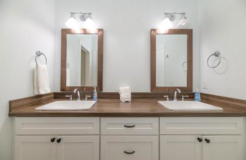 My Blue Haven - Shared lake access across the street! Glamorous home! - Foto 26