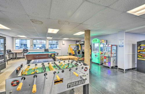 Beachfront Studio with Community Indoor Pool! - Foto 22