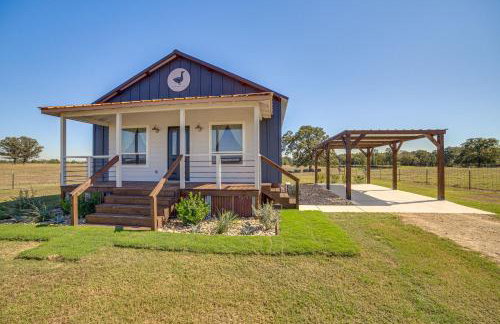 Pond and Grazing Cattle! Rural Getaway Near Van - Foto 3