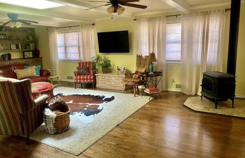 I40 Large Tuscany 4 bed 20min PDC - Photo 13