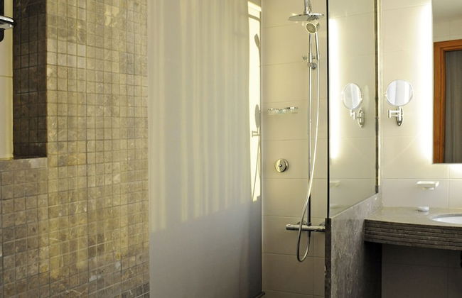 Grey Pearls Suites - Photo 37