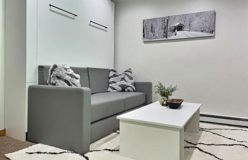 CozyDen - AC, Grill, Bike to Mountain, Porch! - Foto 12