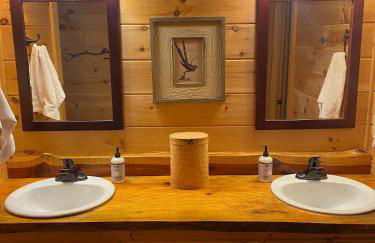 The cozy Lazy Laurel with year-round mountain views, hot tub, fire pit - Foto 15