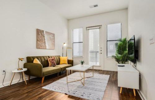 Boulevard Stays Walk to Downtown 1BR SoCo Pool Parking Gym 01 - Foto 12