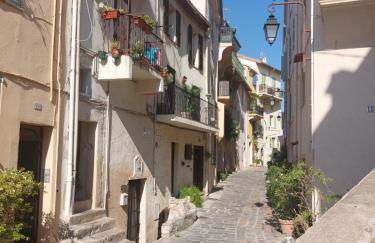 Place du Suquet - In the hart of old Cannes - 2 Min Walking distance from Palais de Festivals and Beaches - Photo 34