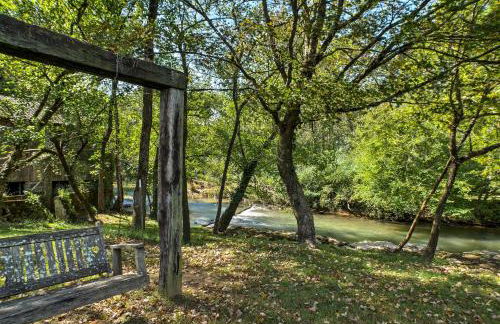 Creekfront Cabin Near Chattanooga with Hot Tub! - Foto 23