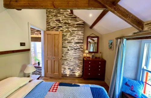 Unique Retreat - 2 bedroom cliff top cottage with large terrace - Photo 22