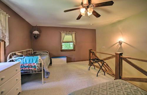 Charming Pymatuning Lake House Near Park and Beach - Photo 17