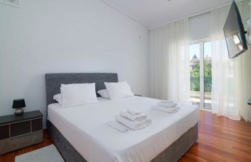 Luxury Villa with Pool, BBQ & Garden in Vouliagmeni - Foto 15