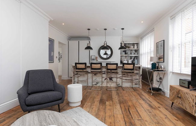 Stylish 2 Bedroom Apartment Near Oxford Street - Photo 1