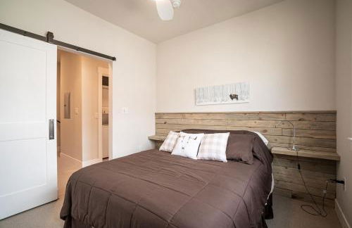 Cozy Downtown Condo with Jacuzzi 5 Min to Resort - Foto 23