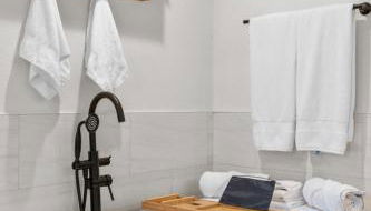 Seabrook 3BR Sleeps 10 w Backyard, Fire Pit Near Kemah - Foto 3, towels