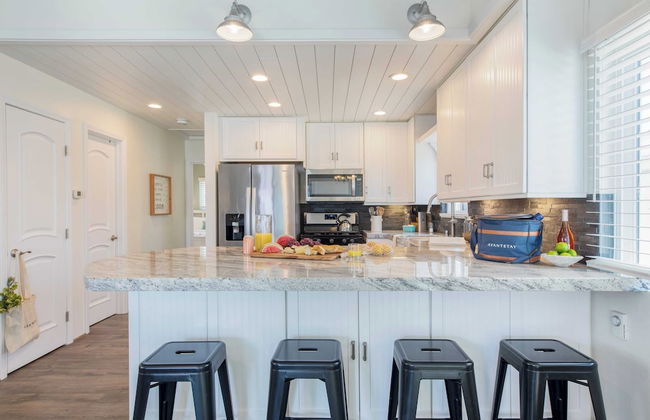 Surfrider II by Avantstay Walk to the Beach + Balcony - Photo 12