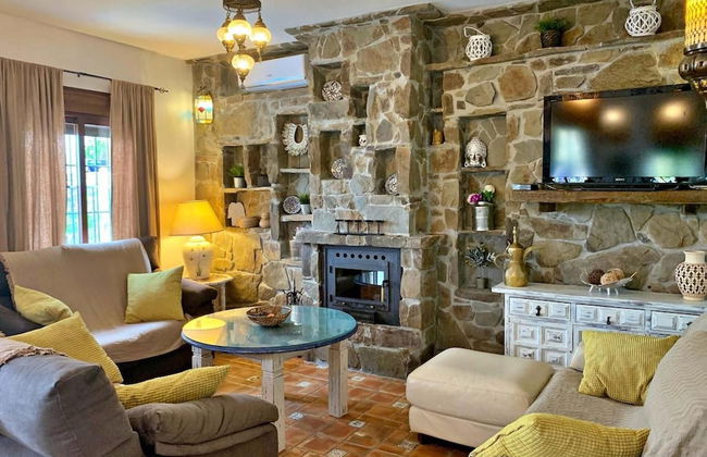 Sayalonga Villa Retreat With 7 Bedrooms - Photo 9