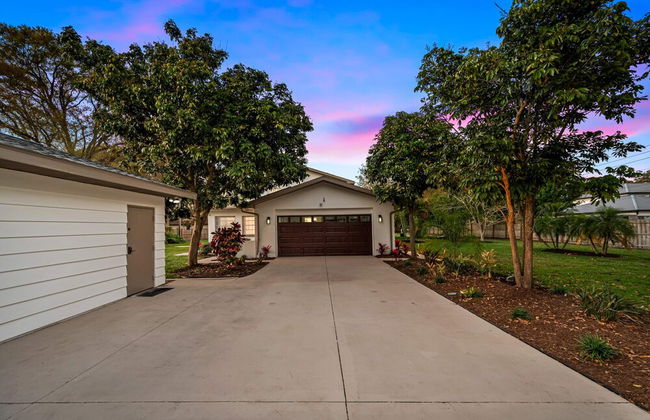 Luxe Largo Retreat: Pool, Games, Basketball & More - Foto 34