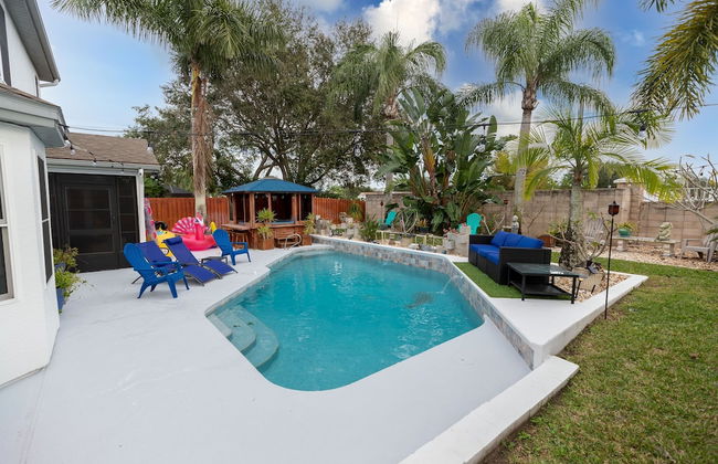 Gorgeous Urban Oasis W/hot Tub, Heated Pool And Private Movie Theater 3 Bedroom Home by RedAwning - Foto 37