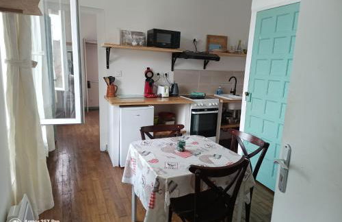 Appartement 35m2 a l'étage ,1 lit double - Foto 8