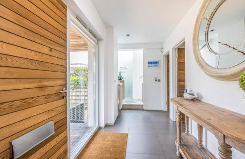 Breathtaking Home with Parking - Pass the Keys - Photo 43