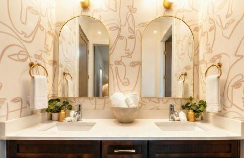 Skyline Views with Double Rooftop Deck & Game Room - Foto 30