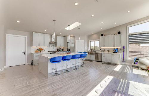 Sleek Ferndale Home with Ocean and Mountain Views! - Photo 9