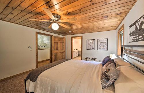 Sebago Lake Gem on Private Cove with Boat Dock! - Foto 18