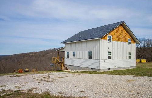 Ozark Escape - Hot Tub Mountain Views and Near Buffalo River - Photo 15