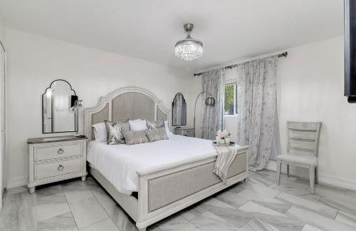 Luxury modern home Heated pool best Location - Photo 6