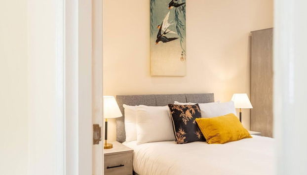 Ipswich Waterfront Serenity - City View 2BR Apt - Foto 3, Habitación