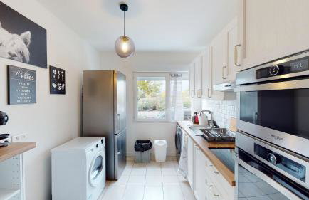 Live Like a Local Stylish 2BR with Balcony & Parking - Foto 10