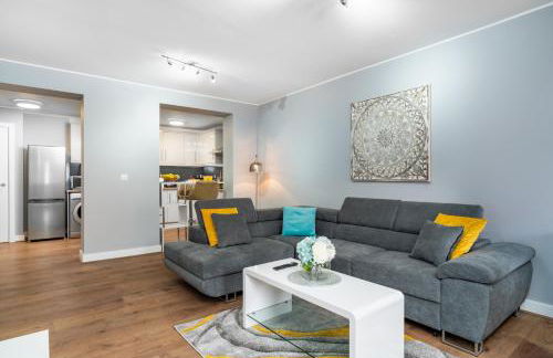 Large Apartment Near Stonehenge Amesbury Town Centre Smart TVs Netflix FREE PARKING - Foto 1