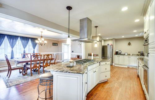 Waterfront Home with Dock and Yard in Hampton! - Foto 10