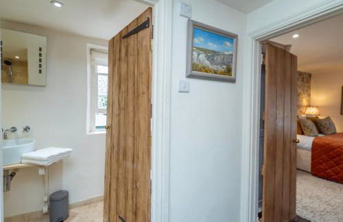 Heron Stays Bath- Boutique Period Group Properties, Parking for 4 Cars, Just 3 Miles to Bath Central, Sleeps 14 - Photo 26