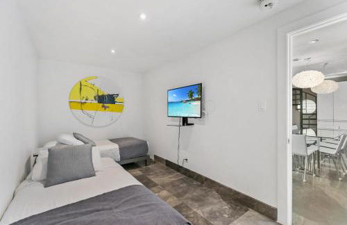 Upscale Modern Villa Private w Terrace in Bahia Mar Beachfront Resort, Heated Pool! - Photo 12