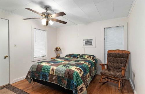 Lakefront 2BR Paradise w Mackinac Island Views - Photo 8